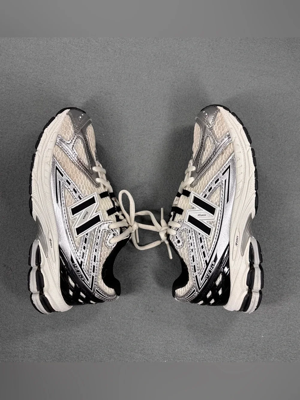 New Balance 1906R Silver Metallic/Black casual Shoes Size 2Y
